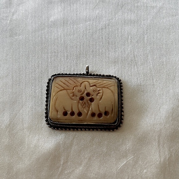 Boho Tribal Double Elephant Pendant Antique Silver Tone - Picture 5 of 11